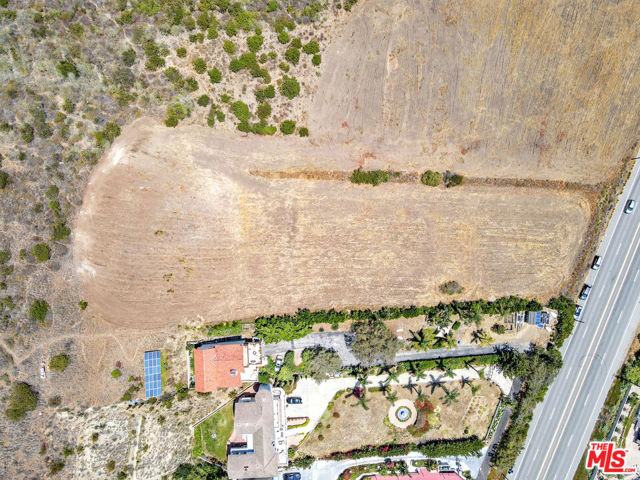 31701 Pacific Coast Hwy, Malibu CA: https://media.crmls.org/mediaz/057cefa7-3907-413e-a49b-473d7d26bd88.jpg