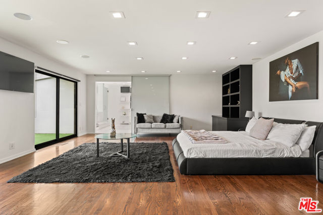 8514 Hillside Avenue, Los Angeles CA: https://media.crmls.org/mediaz/057d39dc-4744-45b7-a620-01d04e03888f.jpg