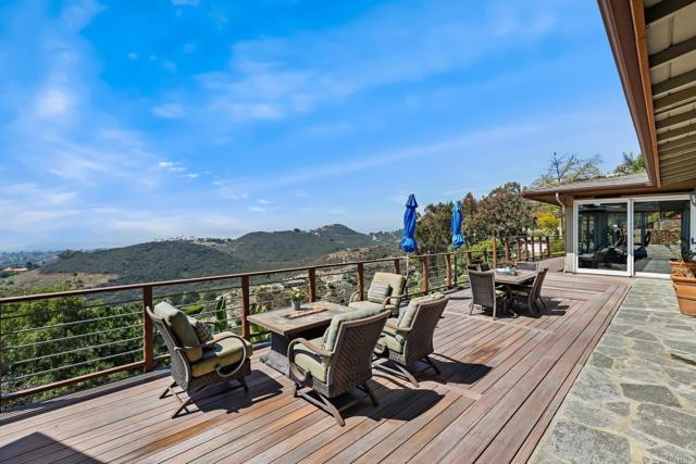 3698 Camino De Las Lomas, Vista CA: https://media.crmls.org/mediaz/057d5876-5ae2-4849-b166-5e0aeffb27ae.jpg