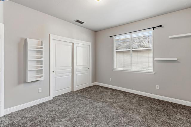 5512 Sagehen Ct, Loomis CA: https://media.crmls.org/mediaz/057d8967-fa9f-4b91-bfd7-8d5243d52b0b.jpg