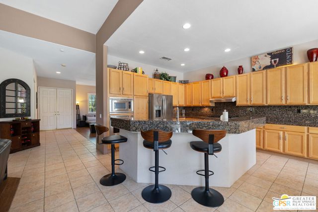 40870 Avenida Rosario, Palm Desert CA: https://media.crmls.org/mediaz/057deb38-d621-4976-ad2d-1f14ade2a912.jpg