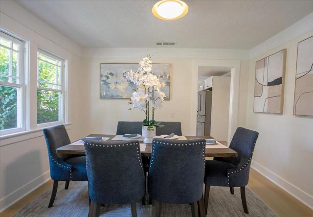 524 8th Avenue, Menlo Park CA: https://media.crmls.org/mediaz/057e0541-a232-4f16-a75a-b7ce72e301aa.jpg