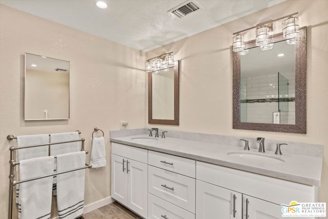 34 Camino Arroyo Place, Palm Desert CA: https://media.crmls.org/mediaz/057e12b7-f546-4a9b-a438-6a6d4ac9f83b.jpg