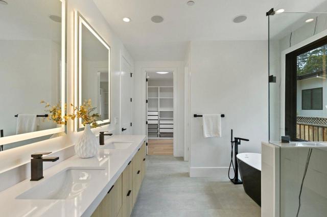 18061 Saratoga Los Gatos Road, Monte Sereno CA: https://media.crmls.org/mediaz/057e2907-e2a5-4bca-8071-f324f5d31563.jpg