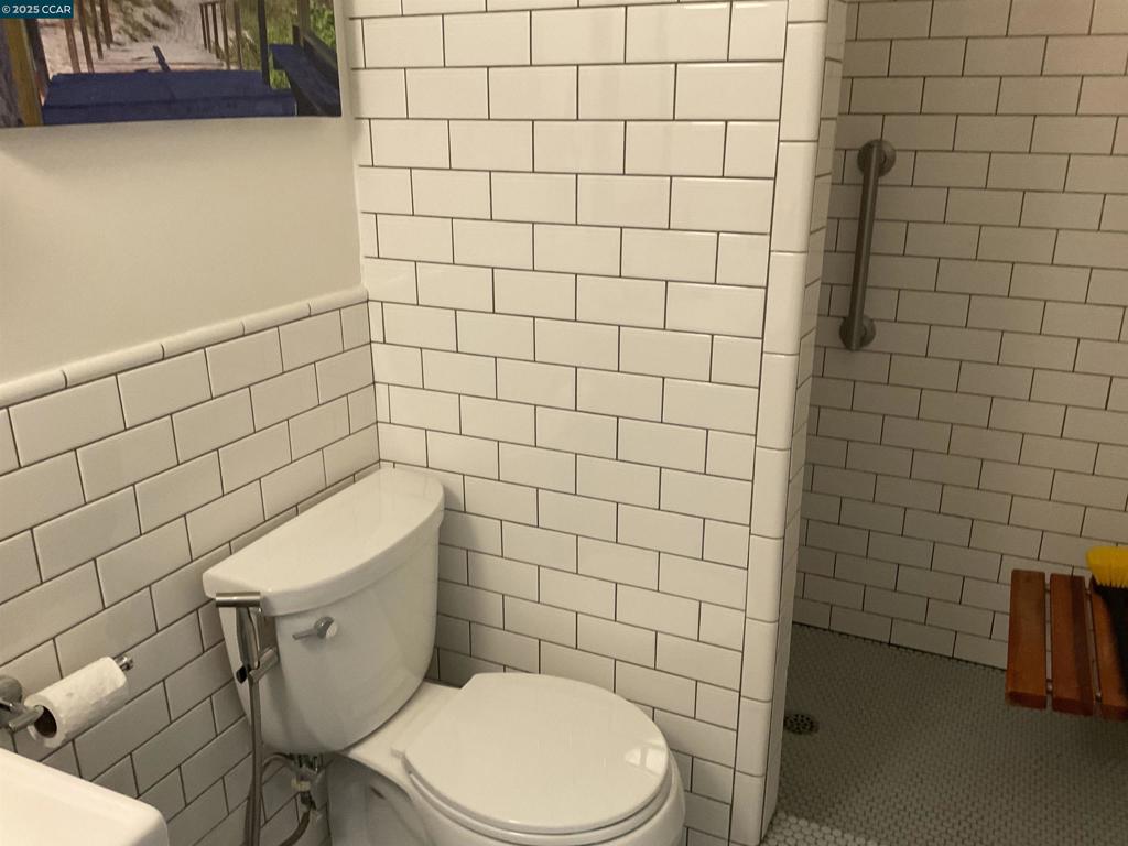https://media.crmls.org/mediaz/057f2f60-2ef2-49d9-9600-1a8972beb1cb.jpg?preset=X-Large