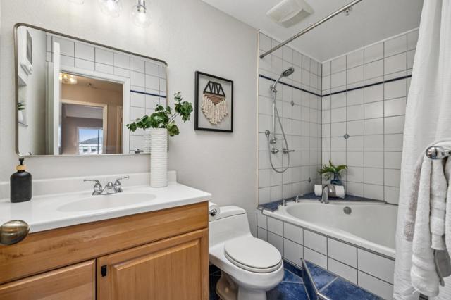 146 Albacore Lane, Foster City CA: https://media.crmls.org/mediaz/057fee39-a0b3-4191-a0e2-d01a441d55ea.jpg