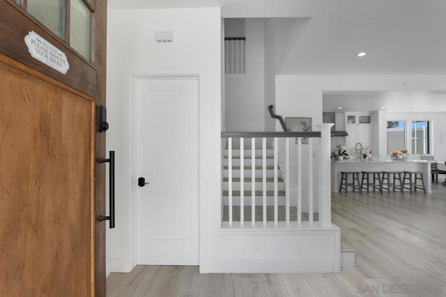 12410 Aria Ct, Poway CA: https://media.crmls.org/mediaz/058025ea-eaac-456f-a049-42ea7916e127.jpg