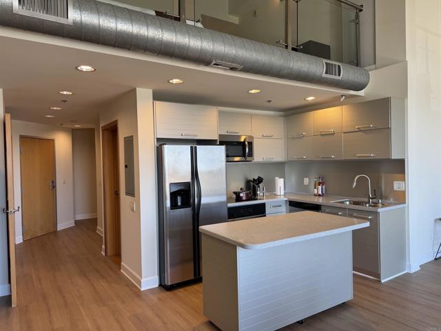 Detail Gallery Image 4 of 22 For 550 Seagaze Dr #23,  Oceanside,  CA 92054 - 1 Beds | 2 Baths