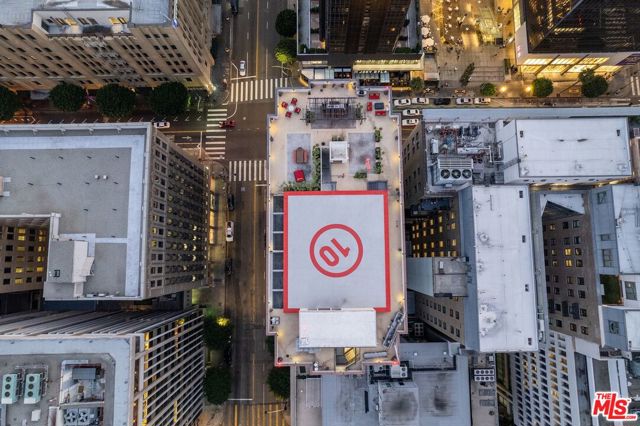 655 S Hope Street, Los Angeles CA: https://media.crmls.org/mediaz/05807510-52d1-4267-babd-4764abdf265e.jpg