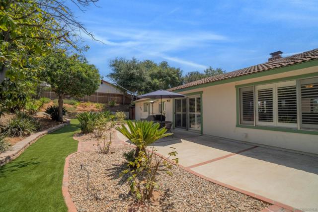 2826 Calle De Malibu, Escondido CA: https://media.crmls.org/mediaz/05809443-6247-4707-8b64-666f4a210bc7.jpg