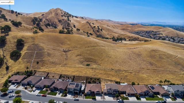 3680 Mallard Ct, Antioch CA: https://media.crmls.org/mediaz/05810d77-4354-4360-8e08-c34a24ea9397.jpg