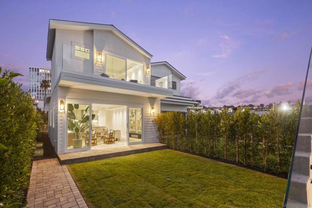 7216 FAY AVE, La Jolla CA: https://media.crmls.org/mediaz/0581445e-72c1-4f4b-8b99-255731d73b77.jpg