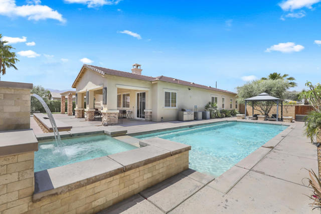 57730 Cantata Drive, La Quinta CA: https://media.crmls.org/mediaz/0581797a-53fe-481d-972e-56f76e9af924.jpg