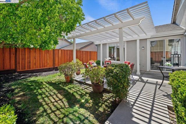 4946 Sequoia Ave, Dublin CA: https://media.crmls.org/mediaz/05819454-9f5f-4280-b805-5413b346d71a.jpg