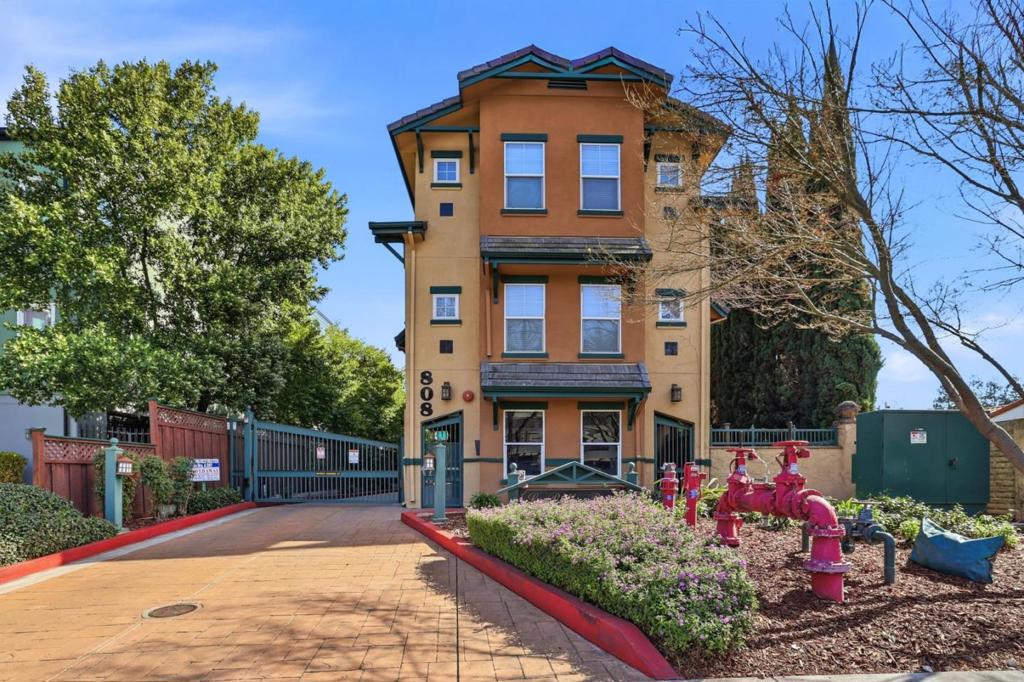 808 Lenzen Avenue #107