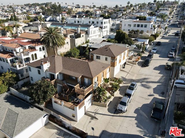 635 8th Place, Hermosa Beach, California 90254, ,Residential Income,Sold,8th,22221151