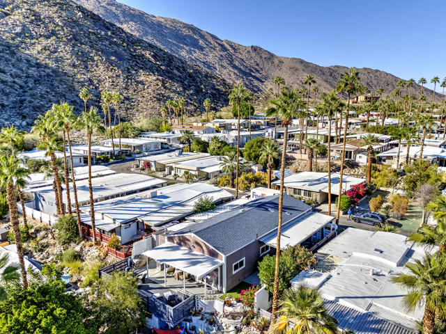 527 Jade Lane, Palm Springs CA: https://media.crmls.org/mediaz/0582bfc8-ad72-49b7-8ff7-0d81a9aaf654.jpg
