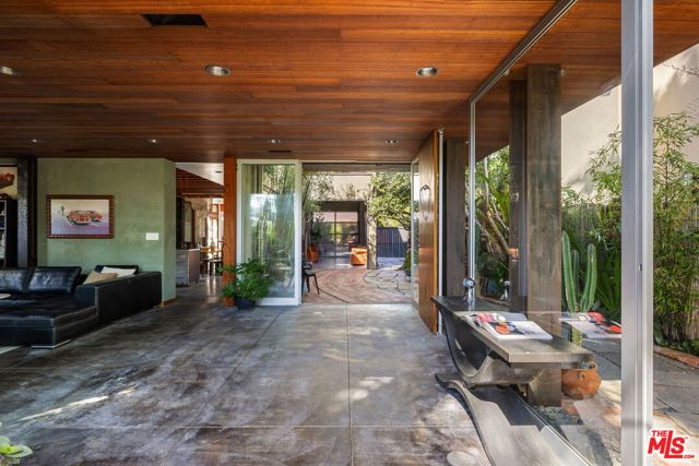 927 Amoroso photo 12