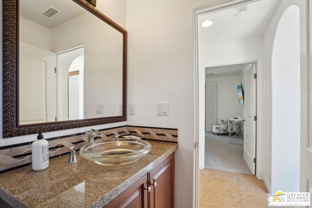 1070 Bella Vista, Palm Springs CA: https://media.crmls.org/mediaz/0583323c-b310-464f-a772-7cbdc49ce2e3.jpg
