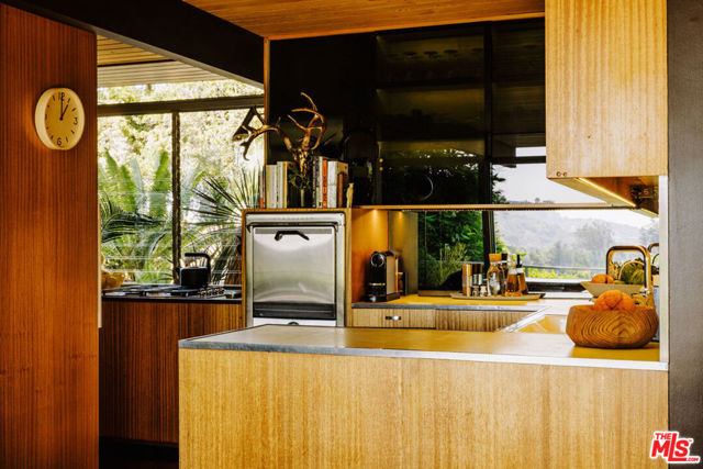 3319 Tareco Drive, Los Angeles CA: https://media.crmls.org/mediaz/05834d48-e108-4910-8ca5-aac2a3978516.jpg