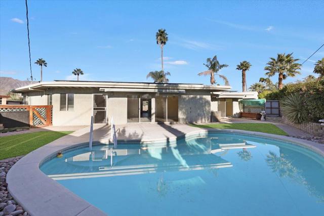 1617 E Paseo El Mirador, Palm Springs CA: https://media.crmls.org/mediaz/05838706-970e-4c21-ae62-82c223a73818.jpg