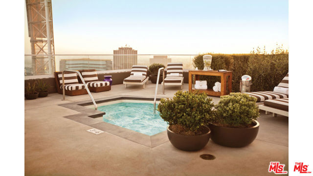 6250 HOLLYWOOD Boulevard, Los Angeles CA: https://media.crmls.org/mediaz/0583daeb-2ccd-432c-92ee-be40b1d1009e.jpg