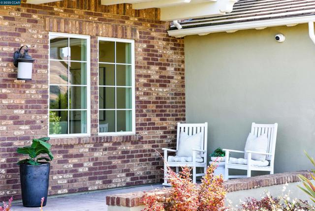 22 W Hill Way, Orinda CA: https://media.crmls.org/mediaz/05848d3b-00f9-47d9-aa54-44e9208cf8d2.jpg