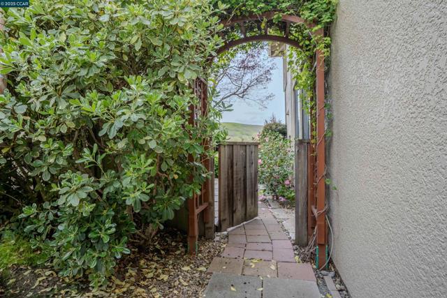 772 Lakemont Pl, San Ramon CA: https://media.crmls.org/mediaz/0584b801-d33a-4afa-a2bd-5a7ccdc6daf2.jpg