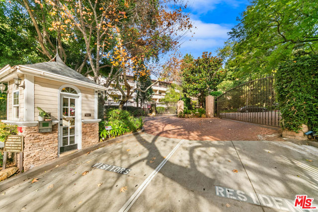 2700 E Cahuenga Boulevard, Los Angeles CA: https://media.crmls.org/mediaz/0584db42-4e6b-4597-9e82-bfedda21d0af.jpg