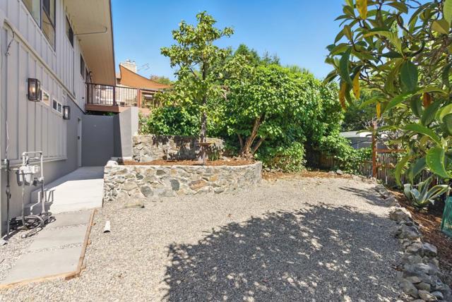 3996 Jefferson Avenue, Redwood City CA: https://media.crmls.org/mediaz/05857339-c641-4acc-a196-d6f025b8f6c5.jpg