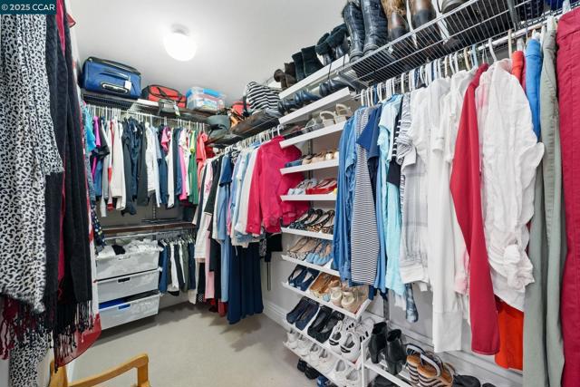 235 Saint Paul Dr, Alamo CA: https://media.crmls.org/mediaz/058599fa-ad47-44dc-a618-f92fceca39cc.jpg