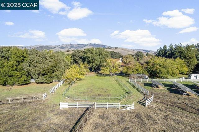 5655 Bruce Dr, San Ramon CA: https://media.crmls.org/mediaz/0585b757-0775-45fa-9926-e1740e952b39.jpg