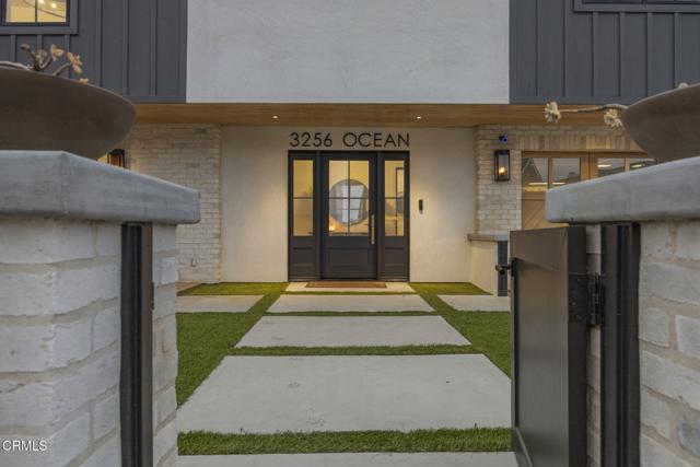 3256 Ocean Drive, Oxnard CA: https://media.crmls.org/mediaz/0585fa2d-be8a-4456-9370-4d4260a8672a.jpg