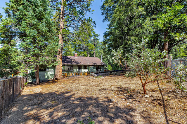 52551 Pine Ridge Road, Idyllwild CA: https://media.crmls.org/mediaz/05861c8e-3bb6-4040-b1b2-fce1d28a526e.jpg