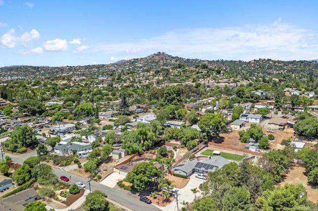 10720 Eureka Rd, Spring Valley CA: https://media.crmls.org/mediaz/0586ca48-b903-42a7-bc44-f06708f8a65c.jpg