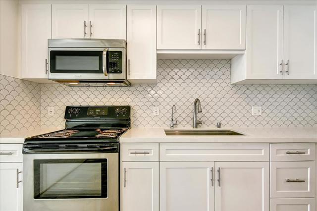 12655 Bluff Creek Drive,  CA: https://media.crmls.org/mediaz/05873171-9718-4851-b546-b4c9a5c3e033.jpg
