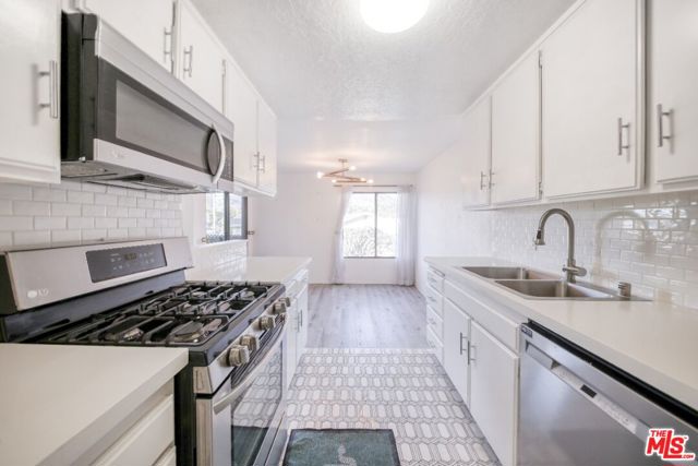 515 N Jackson Street, Glendale CA: https://media.crmls.org/mediaz/05875b39-3034-4a5b-bef6-6391c5bd08c1.jpg
