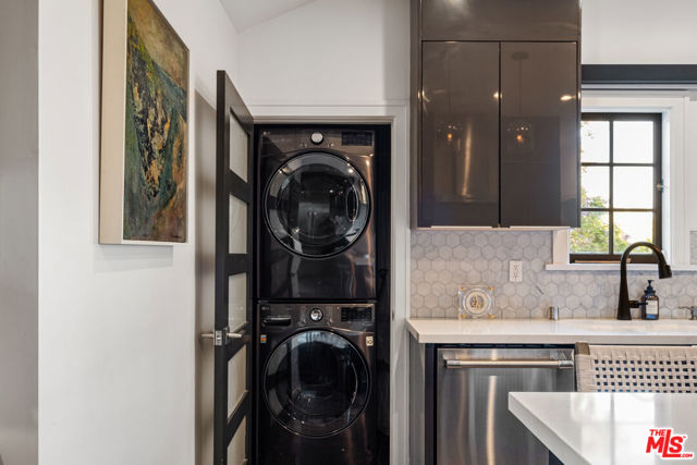 6801 Iris Circle, Los Angeles CA: https://media.crmls.org/mediaz/0587634e-e951-4bbb-8d9e-4cd78842ac94.jpg