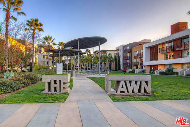 6020 S Seabluff Drive, Playa Vista CA: https://media.crmls.org/mediaz/0587a111-9f9a-4a24-babc-c774c8b46a16.jpg