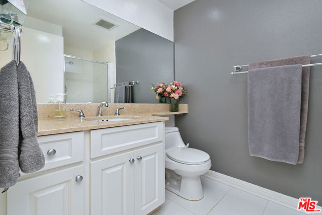 11687 Bellagio Road, Los Angeles CA: https://media.crmls.org/mediaz/0587a568-a4da-42b2-82fb-102c83e79f9a.jpg