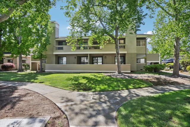 145 Albacore Lane, Foster City CA: https://media.crmls.org/mediaz/05883814-6385-4c9e-8e36-d73d4c71ad22.jpg