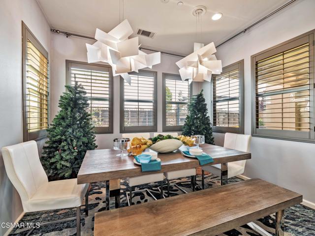 27636 Camellia Drive, Saugus CA: https://media.crmls.org/mediaz/0588b997-76ad-4392-8033-8e2e40a1276d.jpg