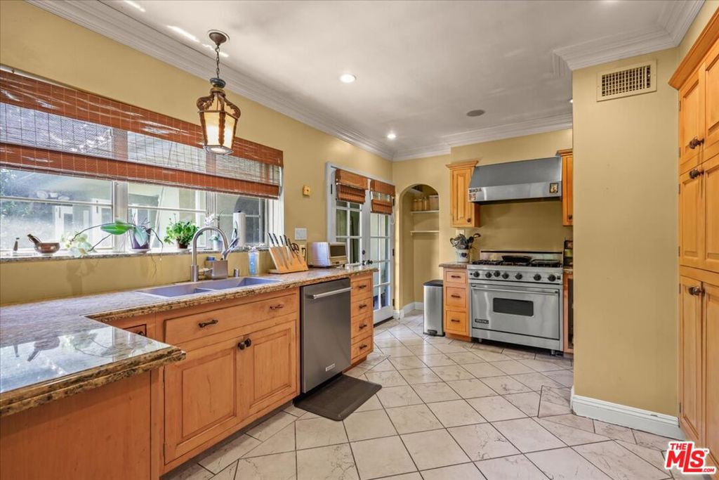 MLS #25575481 image #10