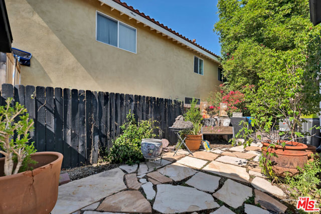 5341 Mecca Avenue, Tarzana CA: https://media.crmls.org/mediaz/0589a8a0-0a7c-4f84-b943-f43b6cc12c21.jpg