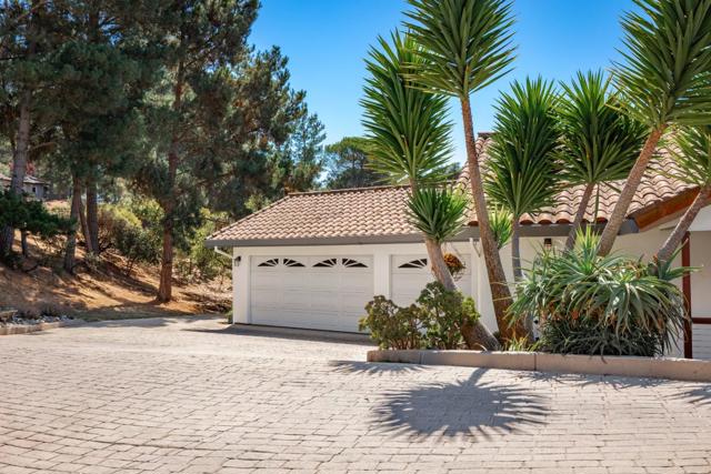 18530 Berta Ridge Place, Salinas CA: https://media.crmls.org/mediaz/0589ad6b-1217-41cb-8cbb-d8b5b33cf7d0.jpg