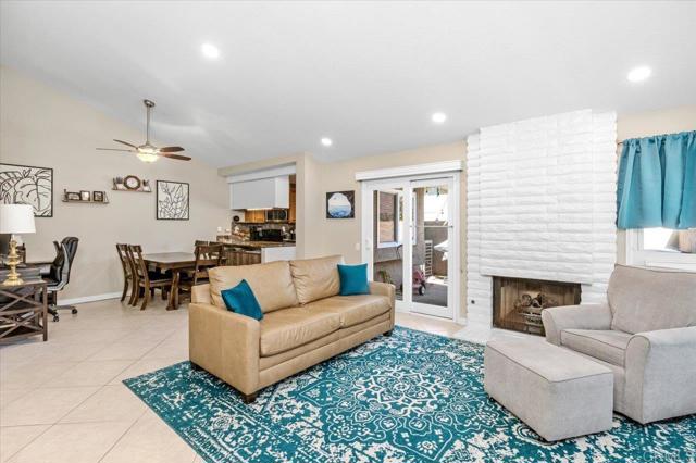 Detail Gallery Image 4 of 24 For 17544 Ashburton Rd, Rancho Bernardo (San Diego),  CA 92128 - 2 Beds | 2 Baths