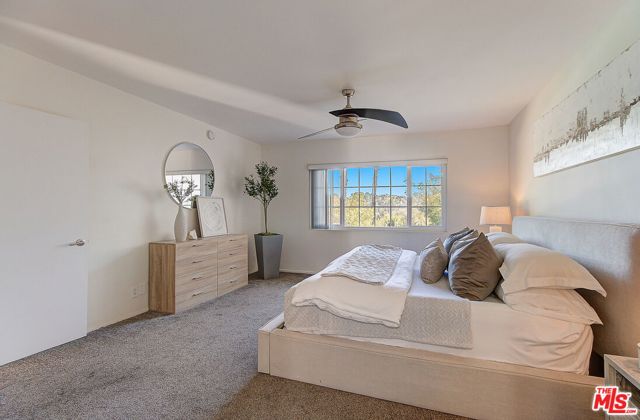 4990 Llano Drive, Woodland Hills CA: https://media.crmls.org/mediaz/058bc0f4-e687-4a0e-97dd-1b5378273831.jpg