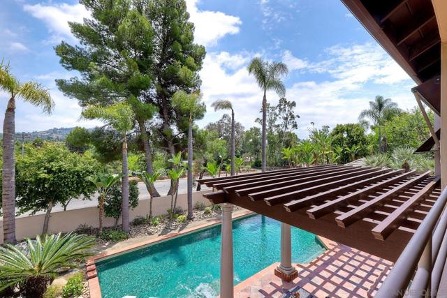 16879 Saint Andrews Drive, Poway CA: https://media.crmls.org/mediaz/058bf1d6-7f7f-49c1-8076-44dd16408be7.jpg