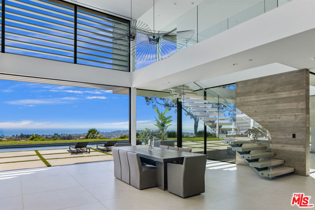 5601 Kanan Dume Road, Malibu CA: https://media.crmls.org/mediaz/058c1208-96f2-4a90-ad9d-3c8e14150925.jpg
