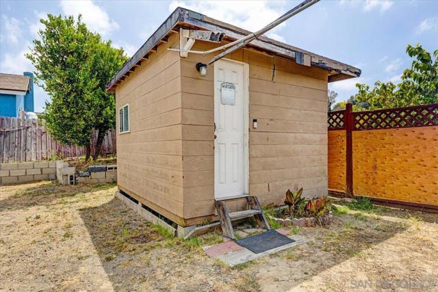 1468 Leaf Ter, San Diego CA: https://media.crmls.org/mediaz/058c6359-0fbc-4a5a-bbb5-5e3573e0ec9a.jpg